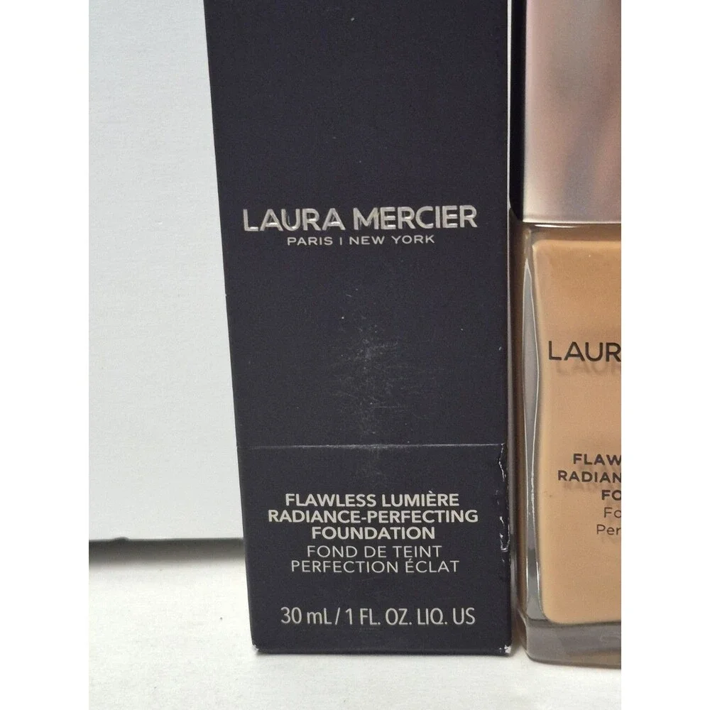Laura Mercier Flawless Lumiere Radiance Perfecting Foundation 2W2 Butterscotch